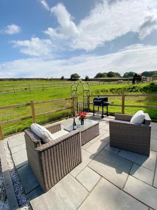 Luxury Detached Peak District Stone Barn - Dog Friendly Villa Hazelwood Exterior photo